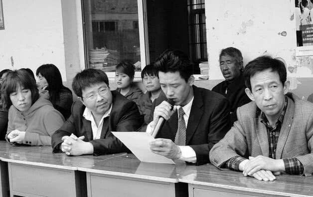 小伙北大做保安被外国人嘲笑,通过自学北大毕