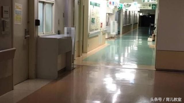 4岁宝宝半夜高烧,宝妈拿备用的退烧药喂下,早