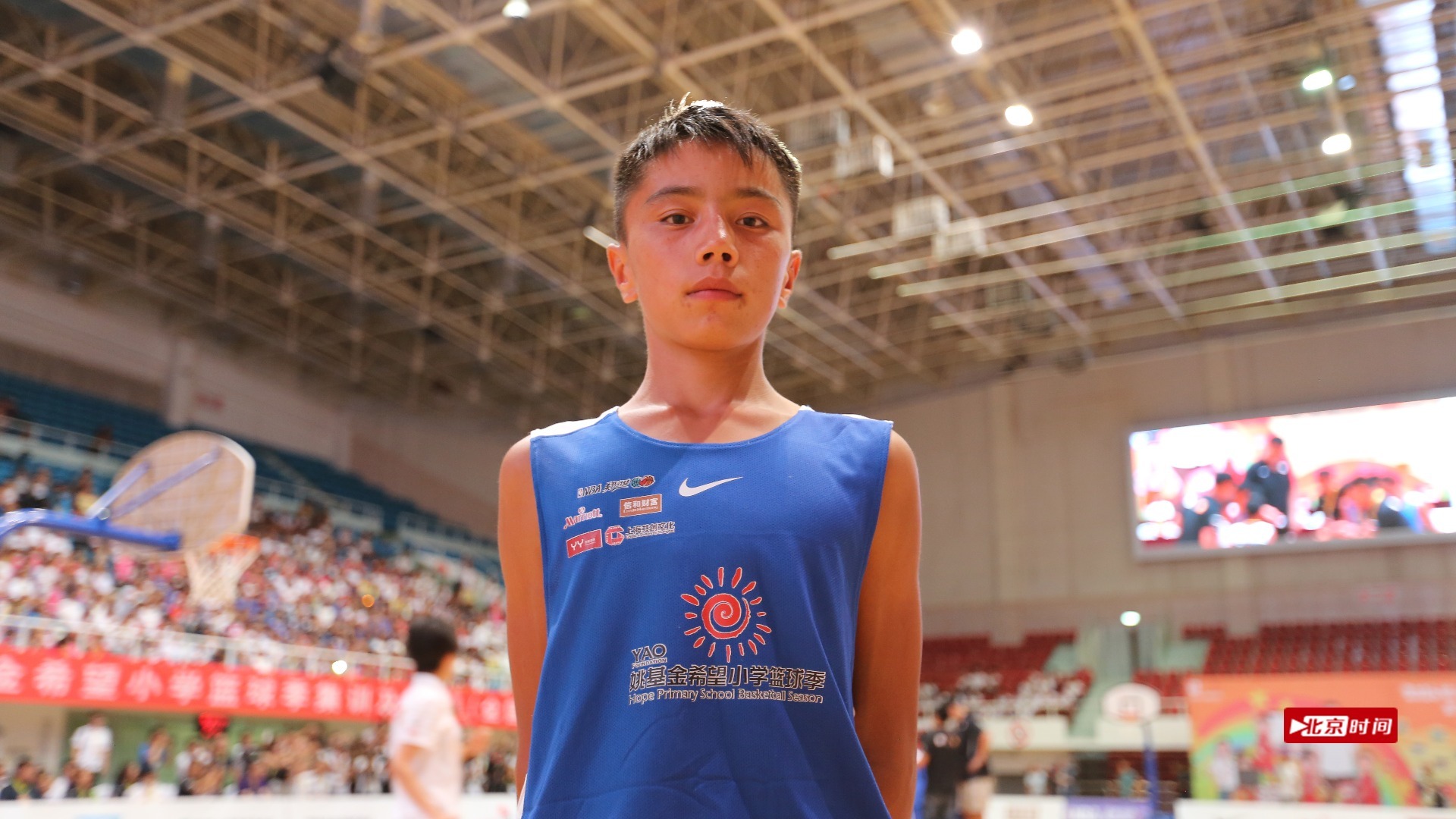 组图-姚基金希望小学决赛谢幕 姚明表情包再现