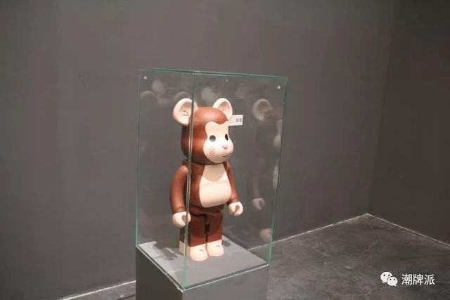 头条|全方位解析:陈冠希《一只猴子》艺术展 媒