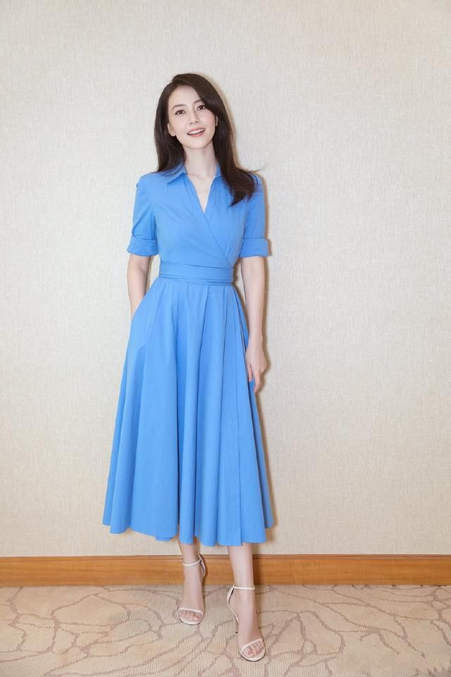 一字带凉鞋,杨幂、Angelababy、高圆圆都爱穿