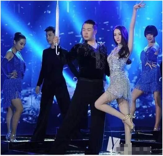 太可怕了,就算用俯拍也依旧很无敌,难怪杨幂最