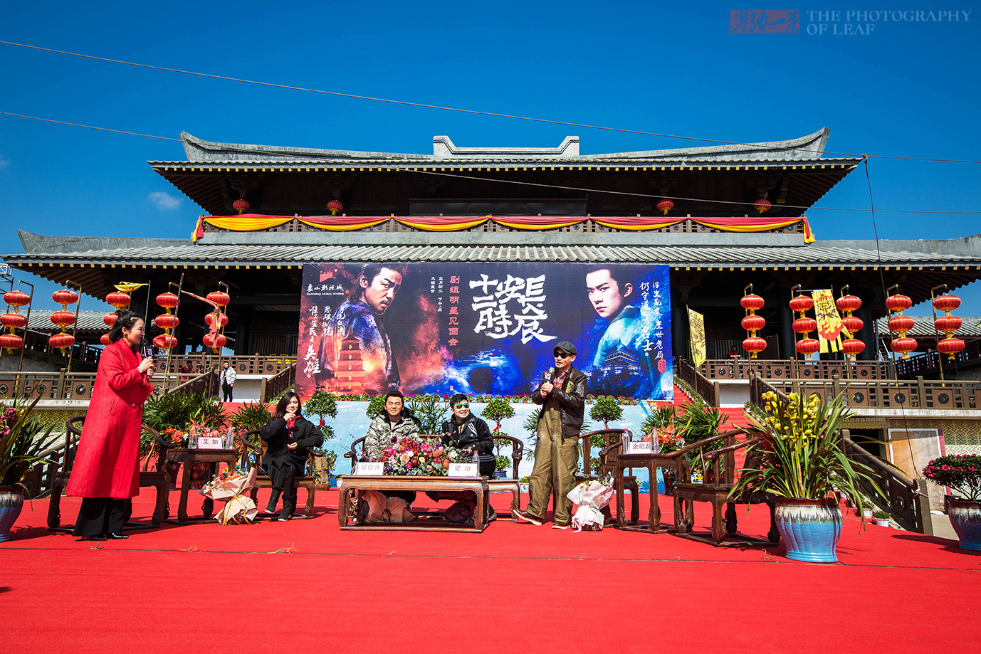 剧组明星见面会这么火爆,上万人捧场,原来主演雷佳音,易烊千玺