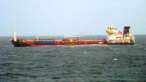 山东龙眼港一福建籍货船发生二氧化碳泄漏 致8人死亡