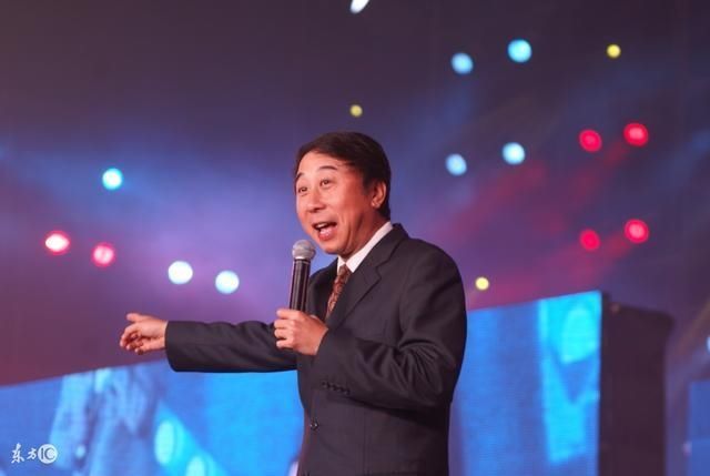 让冯小刚痛哭、郭德纲道歉,家世秒杀王思聪,他