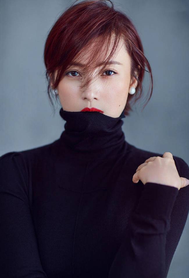 蒋勤勤的颜值没有顶峰,每一次表态都那么惊艳,斑斓绝伦!