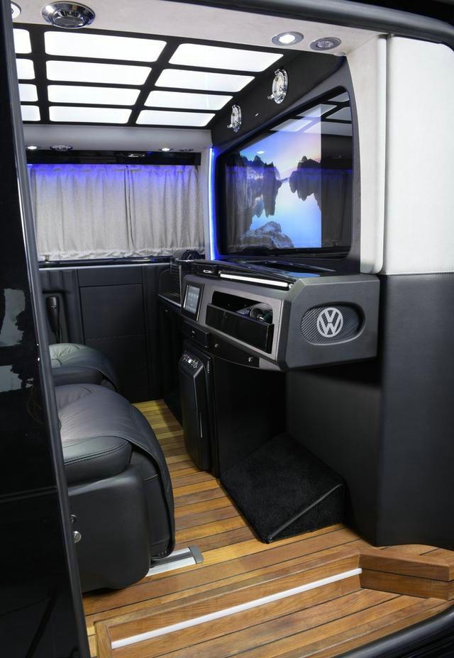 该款t6 大众凯路威 采用了黑色改装内饰风格设计,彰显稳重也不失豪华.