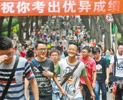 1日教育热点:高考成绩比模考好?看到这个解释