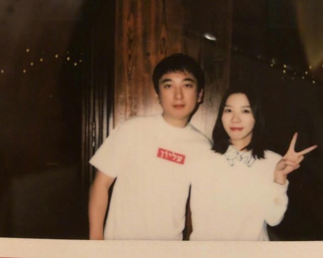 游戏女主播小楼晒出与王思聪合照,网友补刀:你