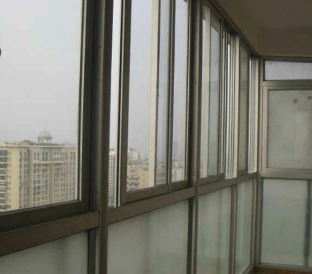 高层住房不要装平开窗,听师傅说完,我家才懊悔