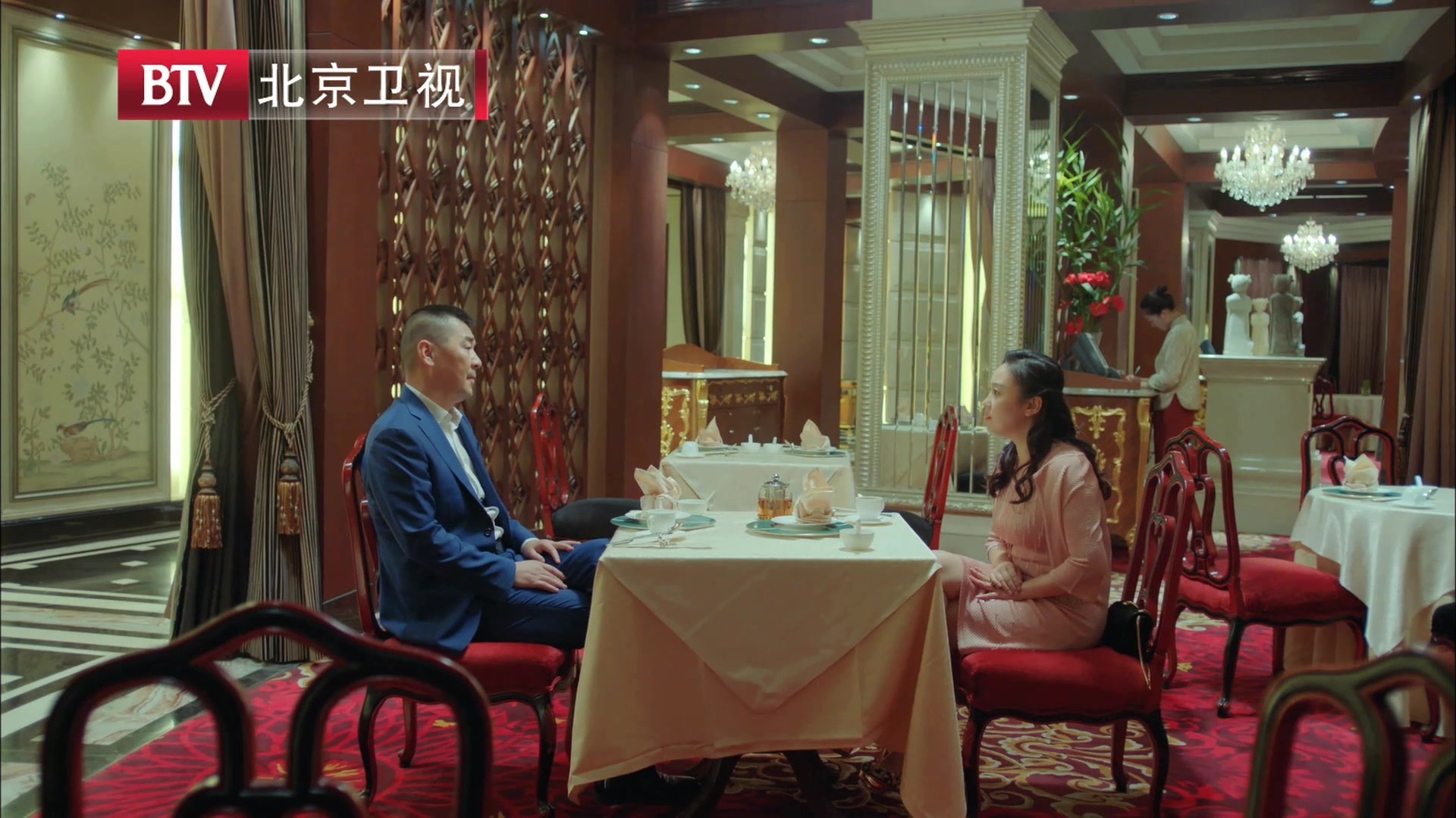 《爱我就别想太多》第39集预览：拯救岳父 老李揭开骗子的面具