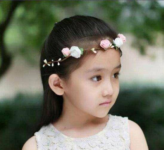 一部电视剧《因为遇见你》里面又火了一位小童星,因为她长的可爱漂亮