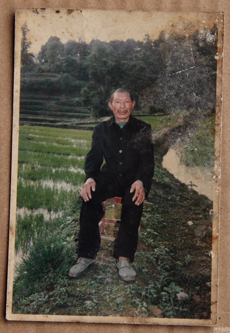 因其外乡人身份，易家曾为地主，家中更有国民党军人在台湾，庹长发虽为贫农却饱受牵连，坐过水牢，被质疑谩骂，经常食不裹腹，历尽磨难而不改初衷，敬嫂如母，视幼为亲，终身未娶，至信守诺，直至1988年易详去世，2005年易夫人陈淑贞去世。