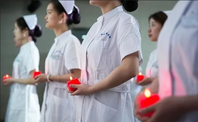 服装秀、护患演奏 别错过这些“提灯女神”的风采