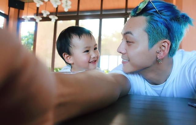 陈伟霆ins晒外甥,两人全程英文对话,一脸宠溺超