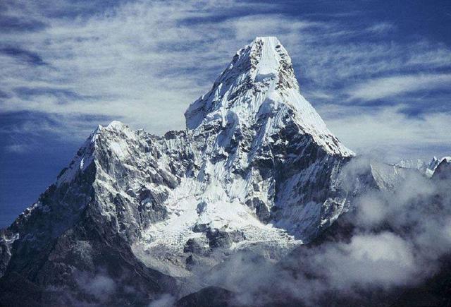 喜马拉雅山2000多米海拔出现神秘中世纪骑士
