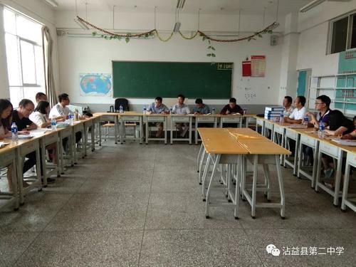 曲靖市教育局到我校对支教教师进行工作考核
