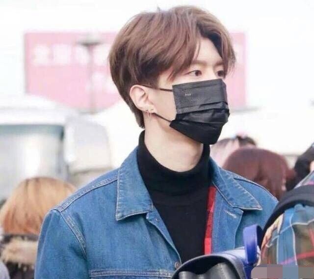 范冰冰弟弟范丞丞将参加选秀,照片对比差异大