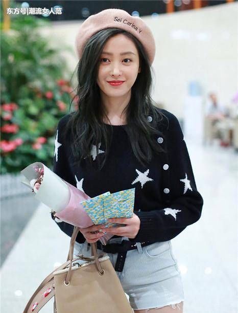 章泽天和赵丽颖同戴贝雷帽,两人气质竟完全不