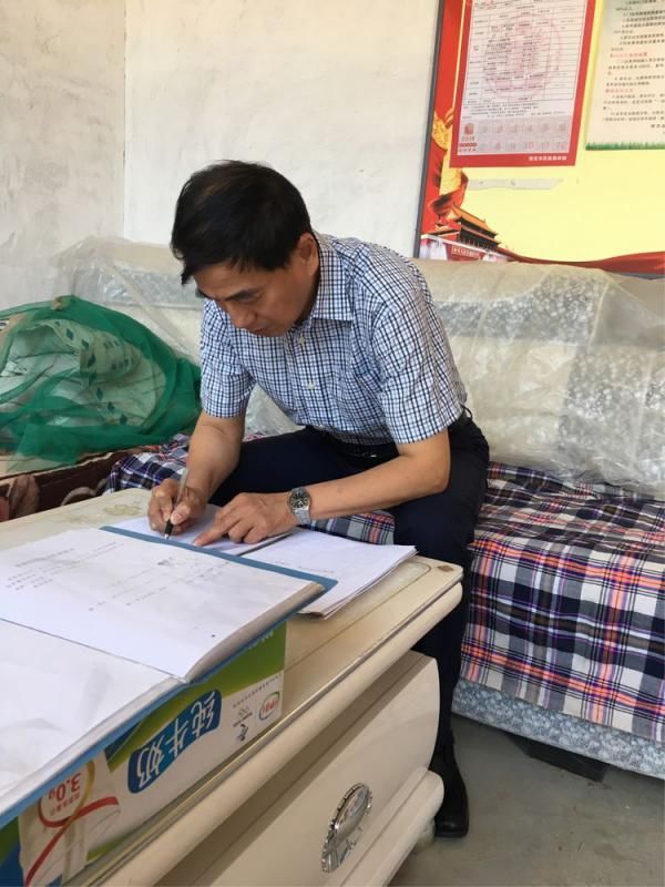 西安市科技局高继平副局长看望慰问贫困户