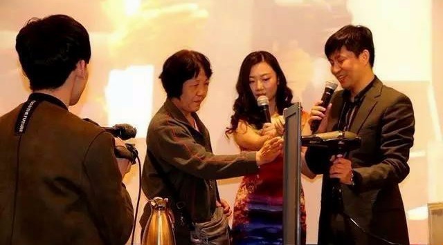 洛阳教育机构风靡换防雾霾窗纱 减少环境污染