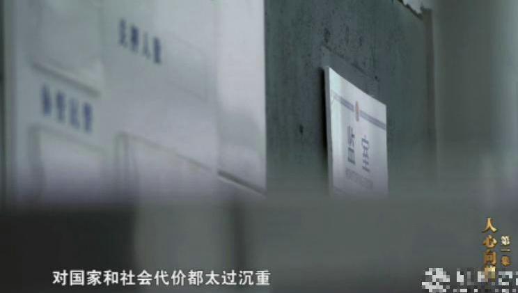 秦城监狱一开始就由公安部直属一处(预审)管辖,1962年后改由公安部预审局管辖。这里先后关押过国民党首要战犯、各类大案要案的案犯、美蒋特务等。