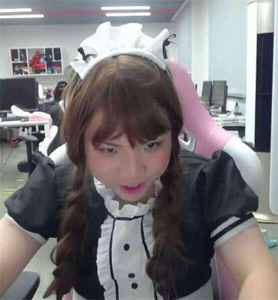 LOL:电竞美男子诺夏最新软妹照出炉,你心动了