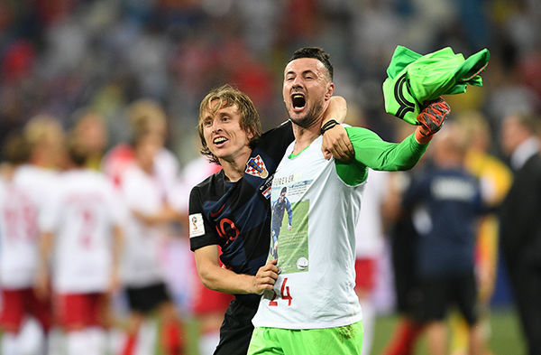 泪目!带着亡友走上世界杯 克罗地亚门将感人