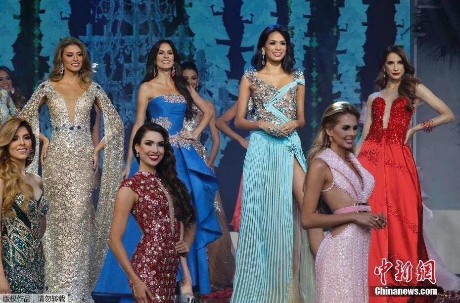 图为参赛佳丽比赛现场。