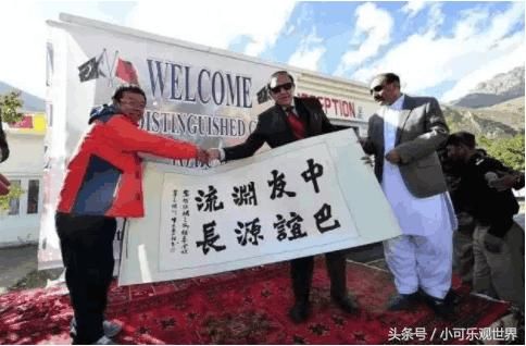 巴铁组团来中国旅游,直言吃不起饭了,中国老板