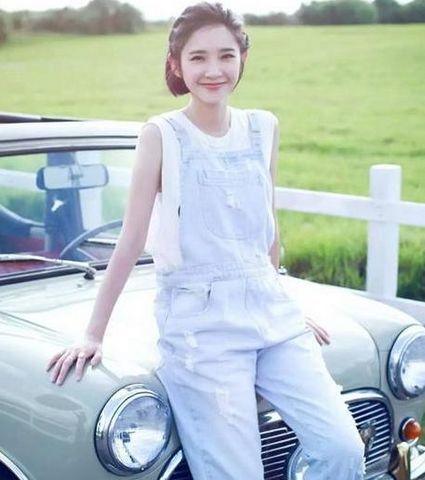 女星穿背带裤:杨颖时尚,热巴呆萌,赵丽颖可爱,而