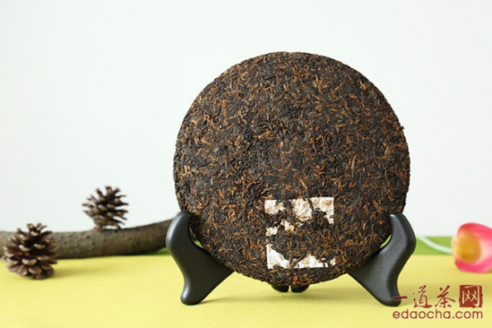 这时候就可以喝点乌龙茶,这里小编推荐来自镕河茶业的"金韵大红袍"