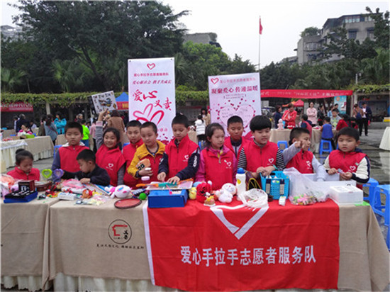 科华中路小学爱心手拉手志愿者服务队积极参加