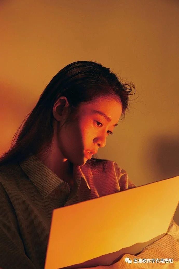 张雪迎,李宇春,杨幂一袭白色吊带裙风情万种,大