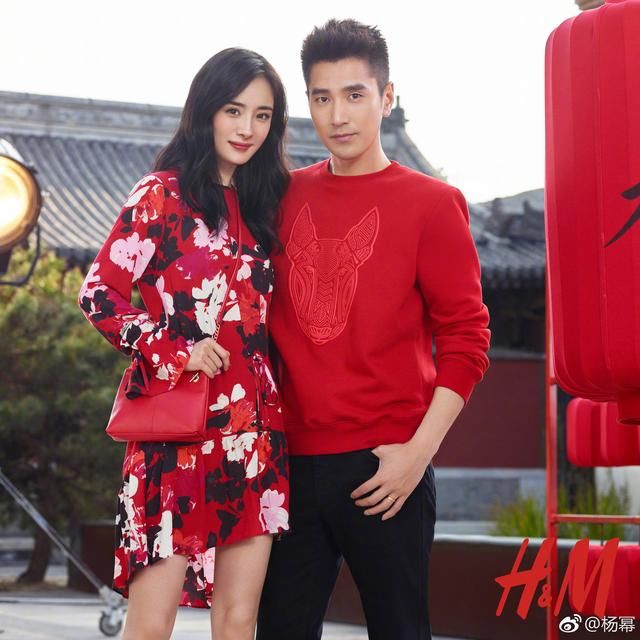 看赵又廷与杨幂时尚街拍,白浅与夜华来到了现代