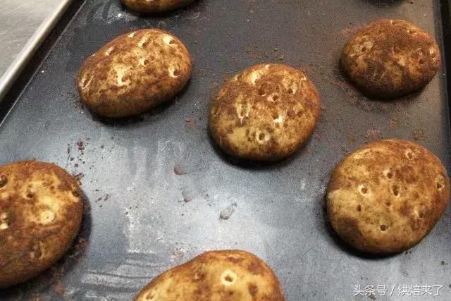 继网红脏脏包后又一款一夜爆红网络的面包,仿