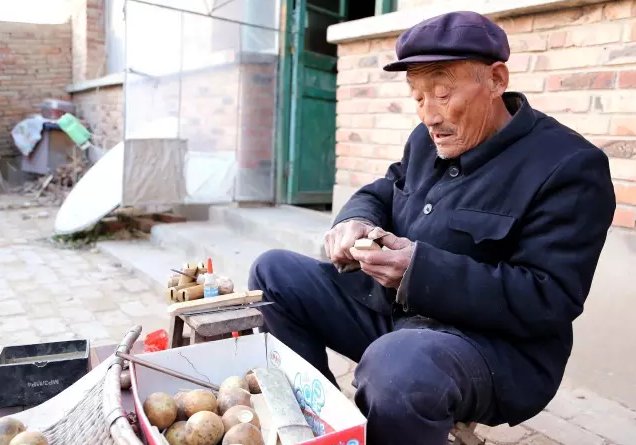农村老人修习独门技艺六十年,年过八旬膝下无子,担心绝技失传