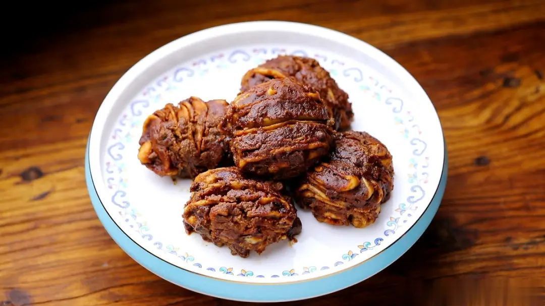 暖暖大厨教您在家烹制老北京麻酱糖花卷 暖暖大厨教您在家烹制老北京麻酱糖花卷