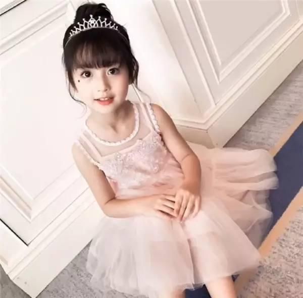 王思聪关注的最小网红,还是抖音第一小女神,才