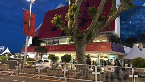 落日余晖,漫步在戛纳的滨海大道上遇见电影节 落日余晖,漫步在戛纳的滨海大道上遇见电影节