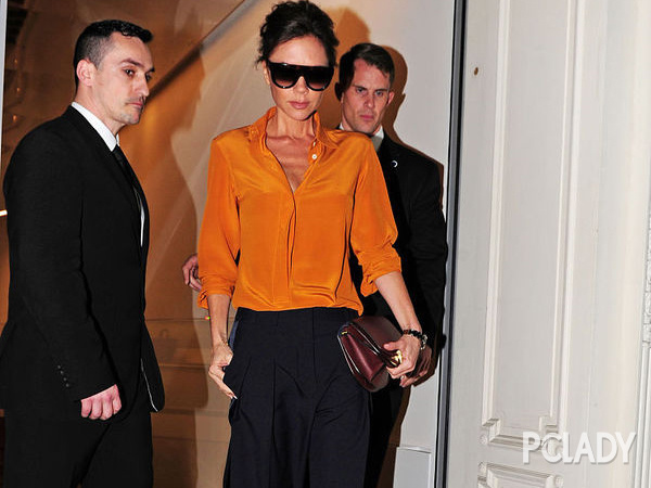 皮肤偏黄穿什么颜色好看?皮肤黄女生穿衣搭配技巧 皮肤偏黄穿什么颜色好看?皮肤黄女生穿衣搭配技巧