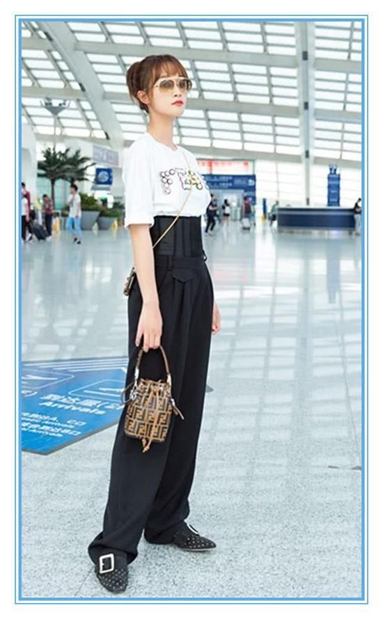 蓝盈莹为艳压,阔腿裤直接提到胸,撞上袁姗姗,真