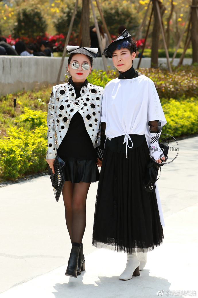 路人街拍,性感一字肩美腿肉丝高跟鞋小姐姐