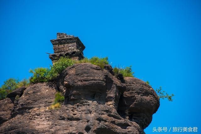 双塔山山奇水奇林奇石奇塔奇洞奇大自然的鬼斧神工攒成了奇异的