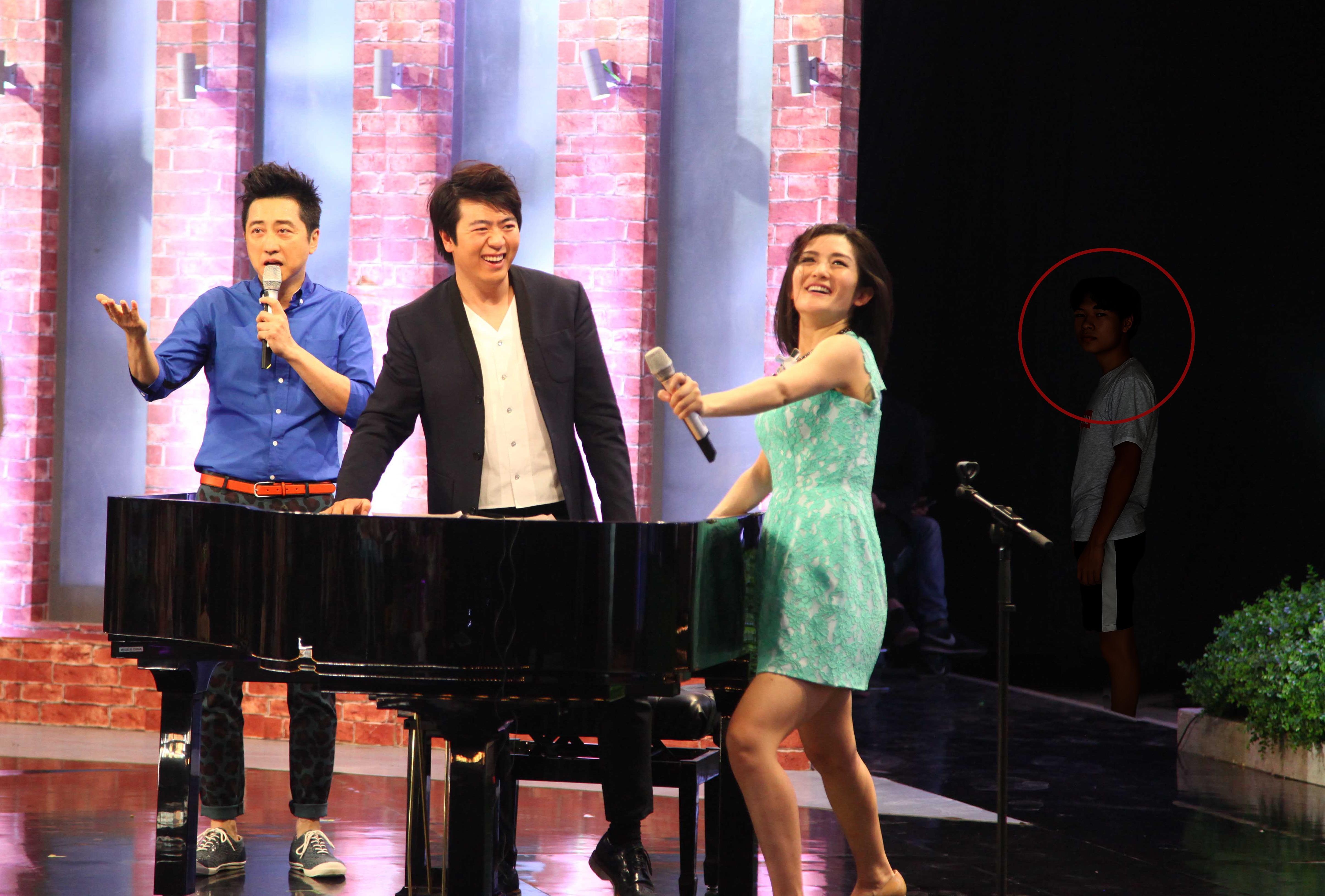 他与谢娜同时入驻快手 却遭到大网红排挤 刷礼