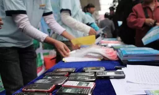 街上再现吆喝旧手机换盆,原来背后另有玄机!