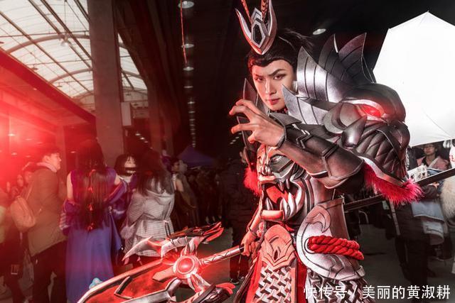 王者荣耀COS,威武霸气的吕布
