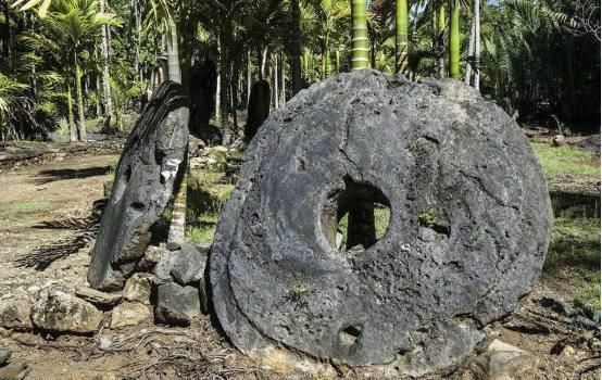 全球最落后最穷的国家,把石头当钱,买房子娶媳