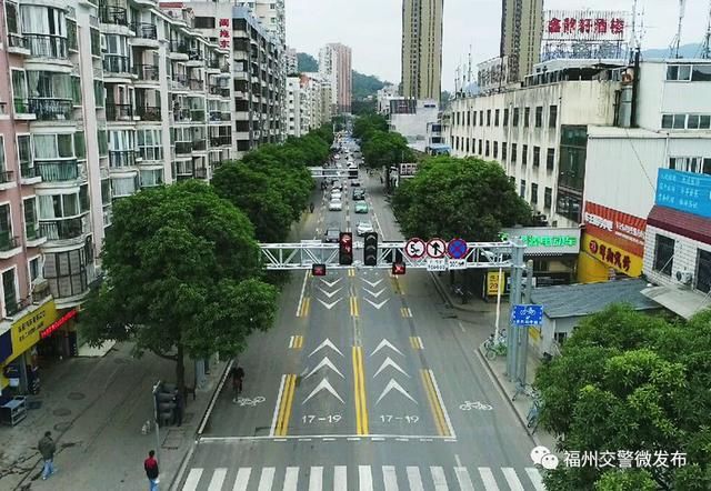 福州街头出现潮汐车道,交警教你怎么走才能避
