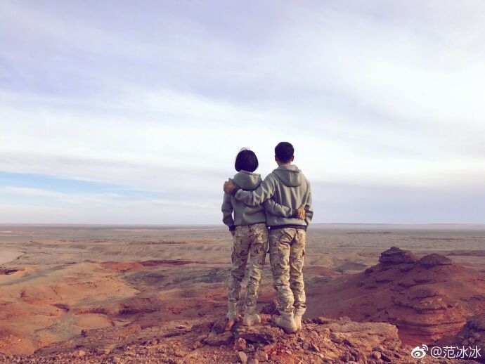 单身狗慎入!明星七夕集体撒狗粮 花式秀恩爱甜炸了